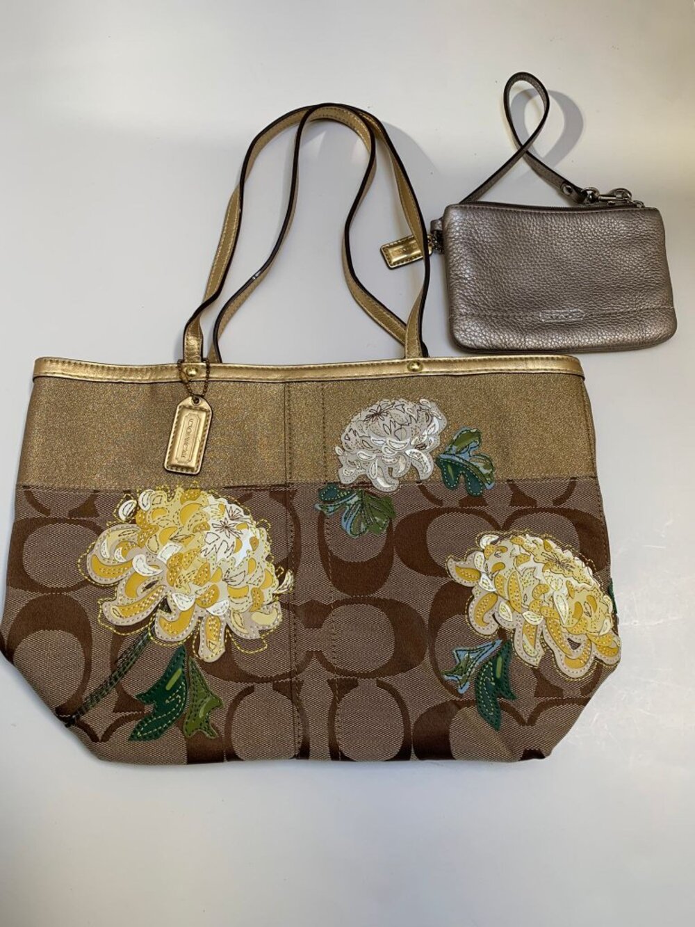 BNWT Vintage Coach Embroidered Floral Fabric and Leather Trim Tote